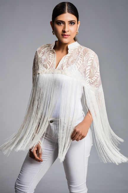 Short organza cape with fringes